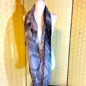 BLACK & WHITE PAISLEY SUMMER INFINITY SCARF -  GUC